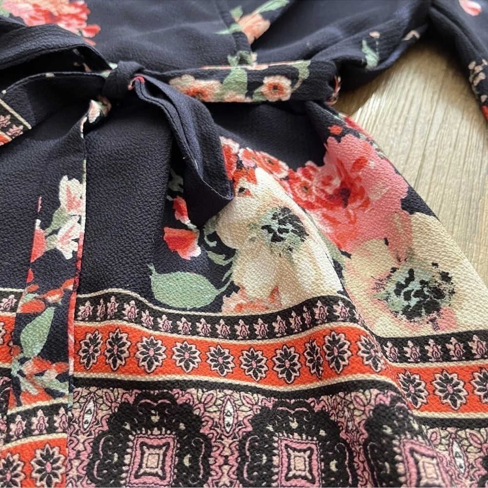 Three Pink Hearts Navy Floral Boho Romper Open Back Tie Waist Shorts Size XS - Picture 5 of 15